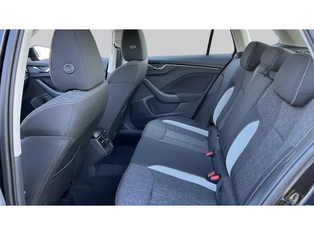 Škoda Kamiq 1.0 TSI Business Edition 2023 Benzine 27