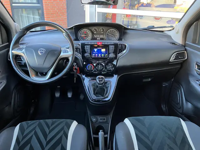 Lancia Ypsilon 1.2 Opening Edition 2016 Benzine 22