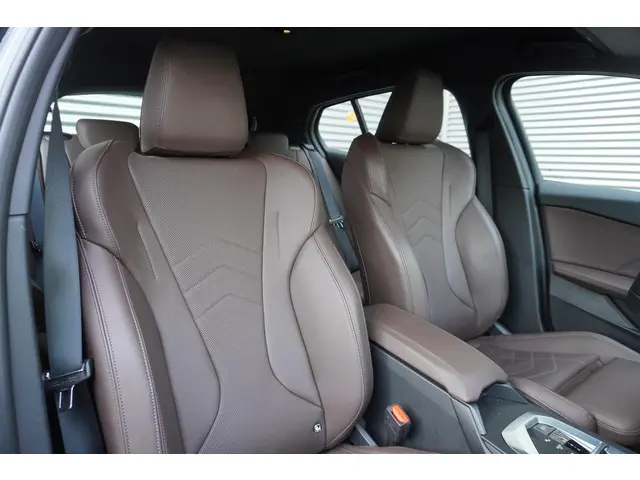 BMW 1 Serie 120 2024 Benzine 8