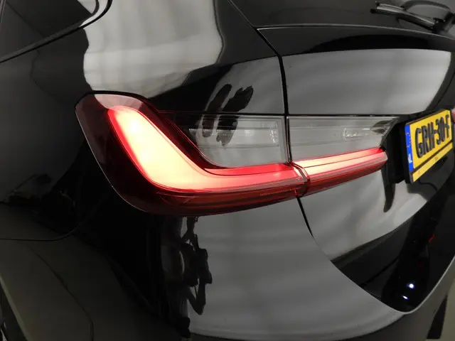 BMW 3 Serie Touring 320e 2024 Hybride Benzine 51
