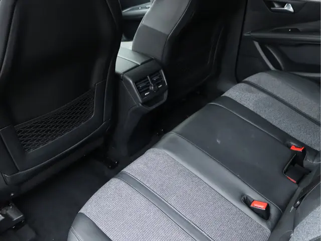 Peugeot 3008 1.2 PureTech Allure 2019 Benzine 25