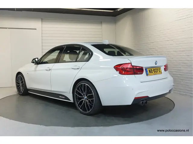 BMW 3 Serie 320i 2017 Benzine 3