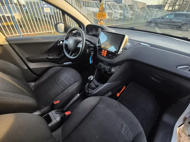 Peugeot 208 1.0 VTi Access 2014 Benzine 12