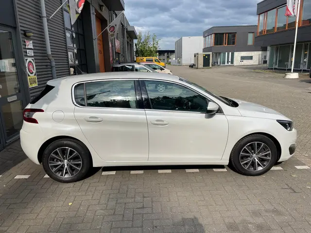 Peugeot 308 1.2 PureTech Active 2015 Benzine 4