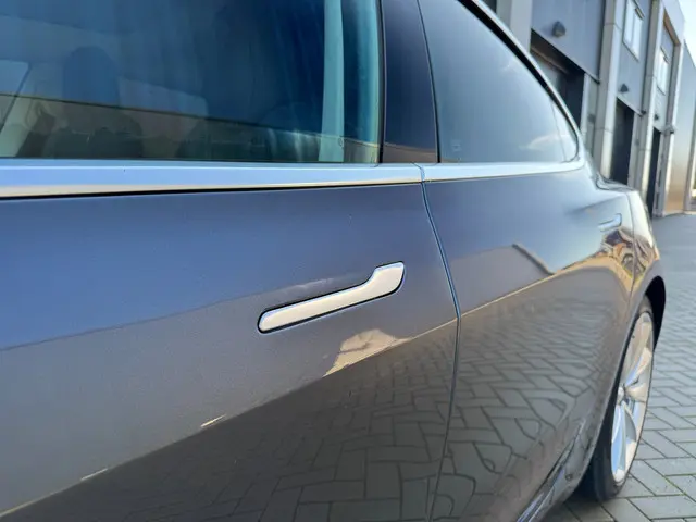 Tesla Model 3 Standard RWD Plus 60 kWh 2019 Elektrisch 4