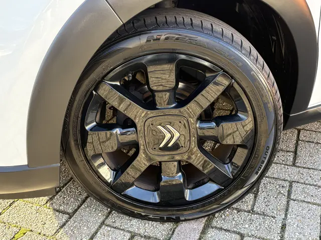 Citroën C3 1.2 PureTech S&S Shine 2018 Benzine 27