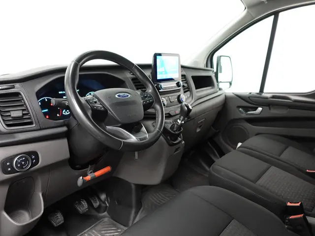 Ford Transit Custom 300 L2H1 Trend 2023 Diesel 2
