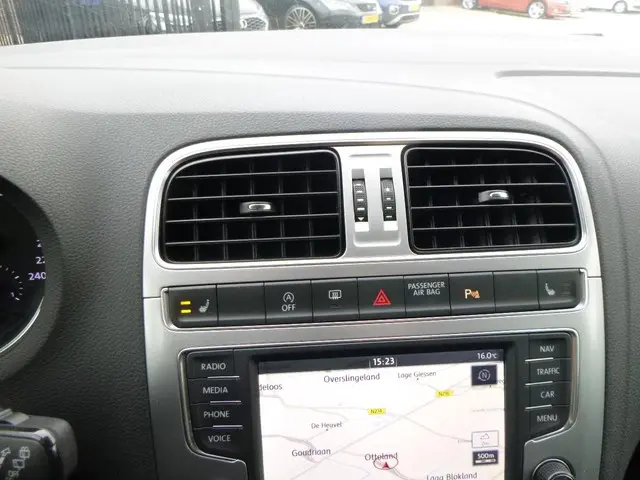 Volkswagen Polo 1.2 TSI Highline R-LINE 2015 Benzine 19