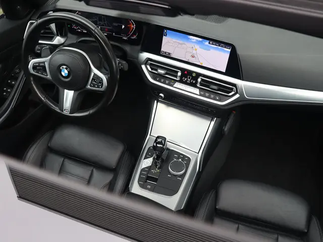 BMW 3 Serie Touring 320i 2021 Benzine 15
