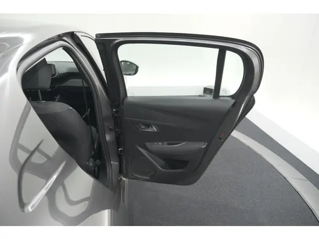 Peugeot 208 PureTech 100 Active Pack 2022 Benzine 57