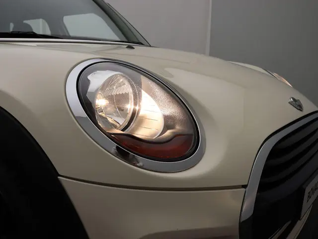 MINI 5-Deurs Cooper 2017 Benzine 18