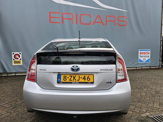 Toyota Prius 1.8 Business 2015 Hybride Benzine 4