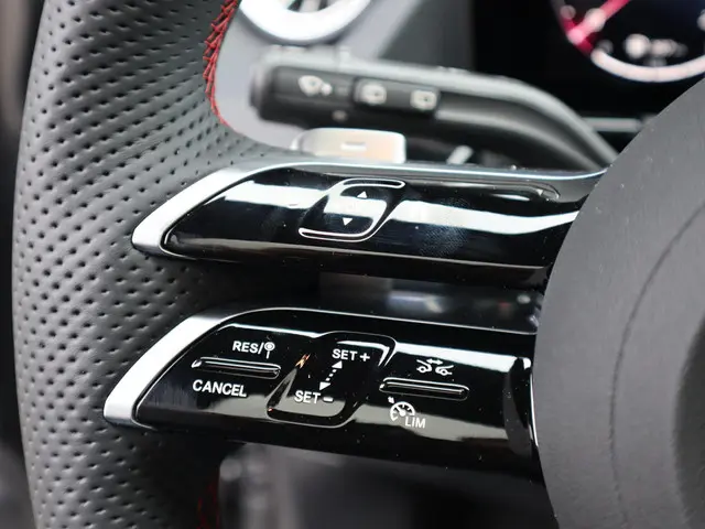 Mercedes-Benz B-Klasse 180 AMG Line 2025 Benzine 24