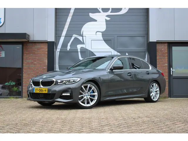 BMW 3 Serie 330i High Executive Edition 2019 Benzine 1