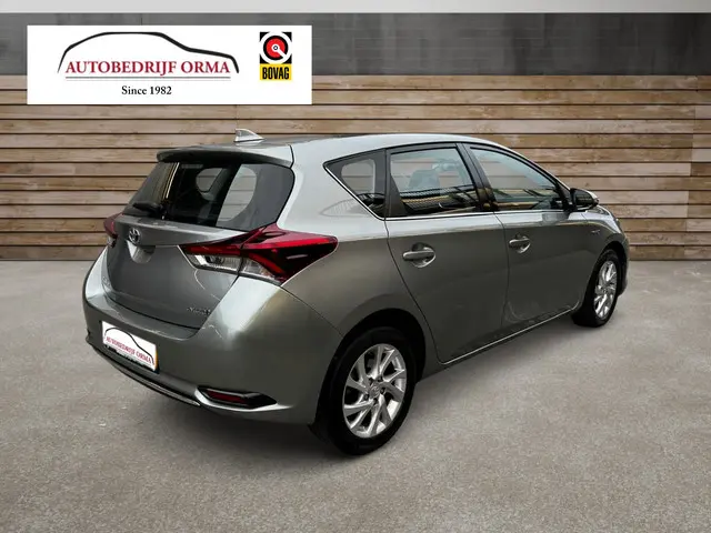Toyota Auris 1.8 Hybrid Dynamic 2018 Hybride Benzine 2