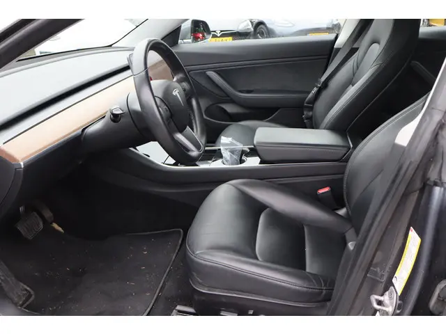 Tesla Model 3 Long Range AWD 75 kWh 2019 Elektrisch 20