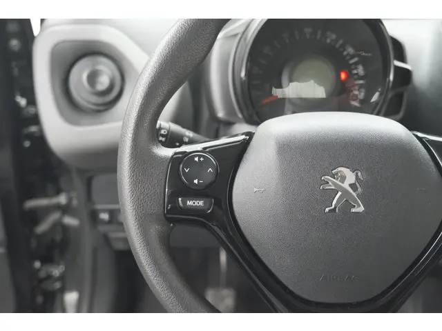 Peugeot 108 1.0 e-VTi Active 2021 Benzine 27