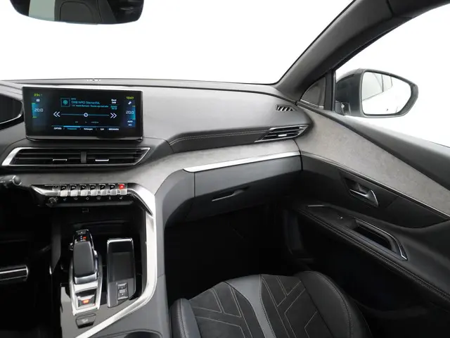Peugeot 3008 1.6 HYbrid4 300 GT 2022 Hybride Benzine 25