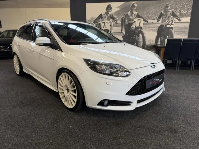 Ford Focus Wagon 2.0 EcoBoost ST-3 2013 Benzine 4