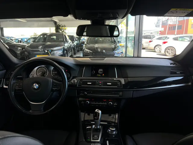BMW 5 Serie Touring 520i Executive 2015 Benzine 4