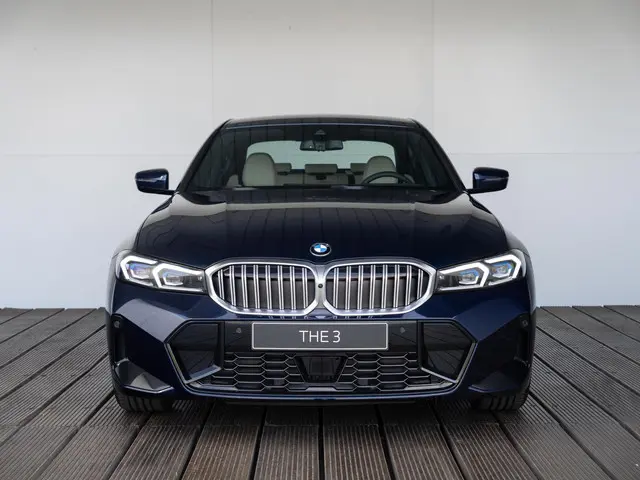 BMW 3 Serie Sedan 330i 2025 Benzine 3