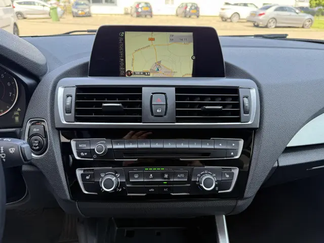 BMW 1 Serie 120i Sport 2015 Benzine 4
