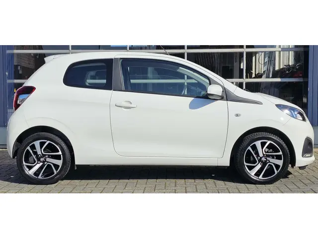 Peugeot 108 1.0 e-VTi Allure 2021 Benzine 6