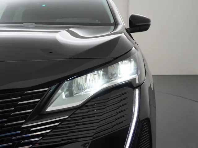 Peugeot 3008 1.6 HYbrid 225 Allure 2022 Hybride Benzine 14