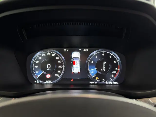 Volvo V60 2.0 T4 R-Design CAMERA LEDER LED 2020 Benzine 11