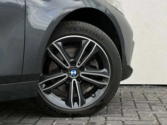 BMW 1 Serie 118i Executive Edition 2021 Benzine 12