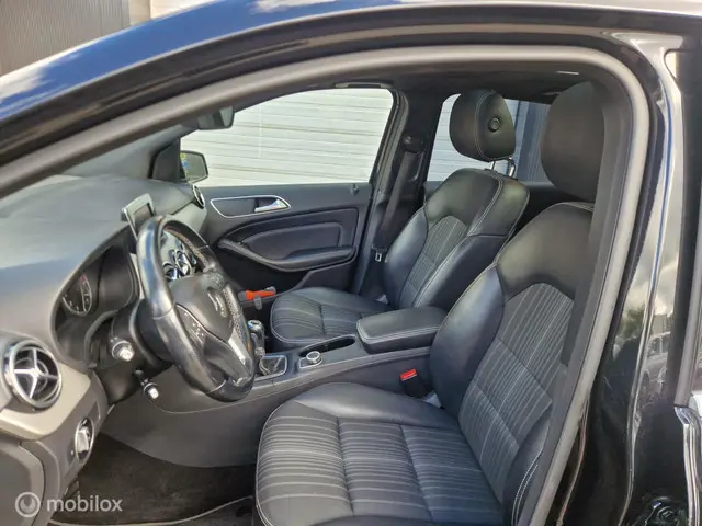 Mercedes-Benz B-Klasse 180 2012 Benzine 9
