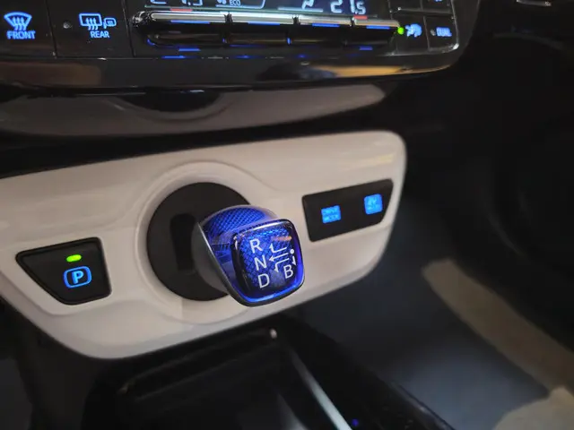 Toyota Prius 1.8 Dynamic 2018 Hybride Benzine 29