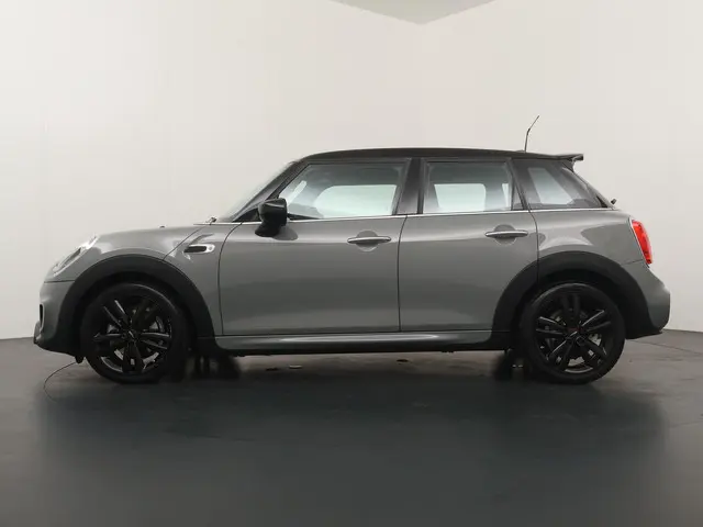 MINI 5-Deurs Cooper 2020 Benzine 12