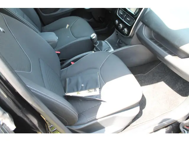 Renault Clio 0.9 TCe Limited 2018 Benzine 9