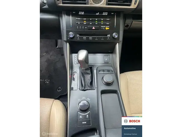 Lexus IS 300h First Edition 2014 Hybride Benzine 18