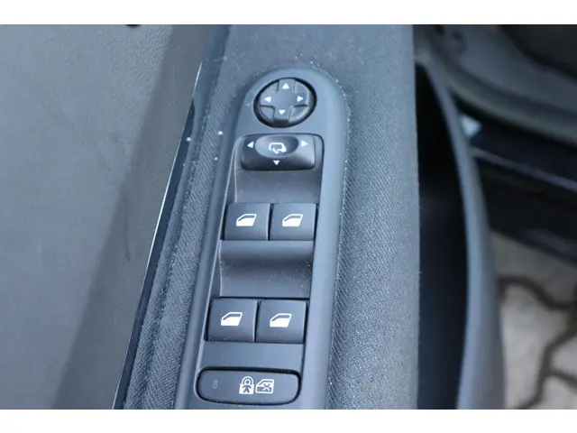 Peugeot 5008 1.6 HDi Active 5p. 2014 Diesel 20