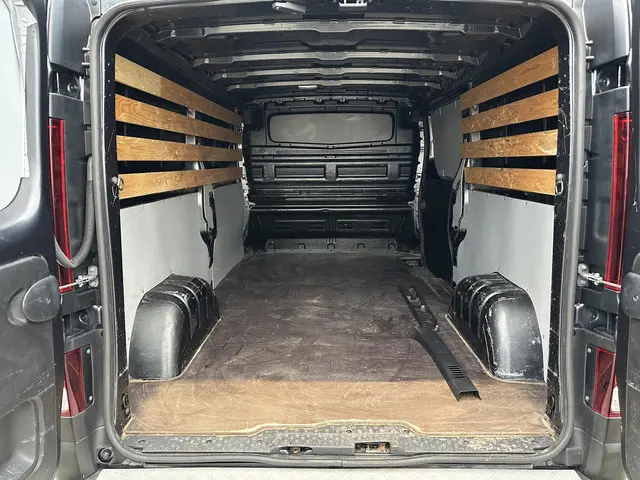 Renault Trafic 2.0 dCi 145 T29 L2H1 Comfort 2021 Diesel 12