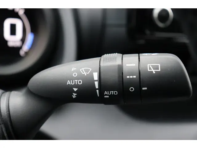 Toyota Yaris 1.5 Hybrid Dynamic 2023 Hybride Benzine 20