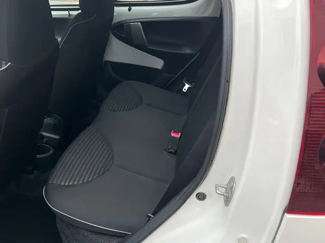 Peugeot 107 1.0 EXCLUSIVE NL-AUTO-NAP 2012 Benzine 25