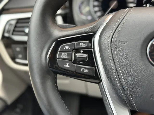BMW 5 Serie 530i High Executive 2017 Benzine 12