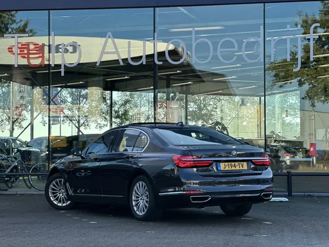 BMW 7 Serie 750i xDrive High Executive 2016 Benzine 11