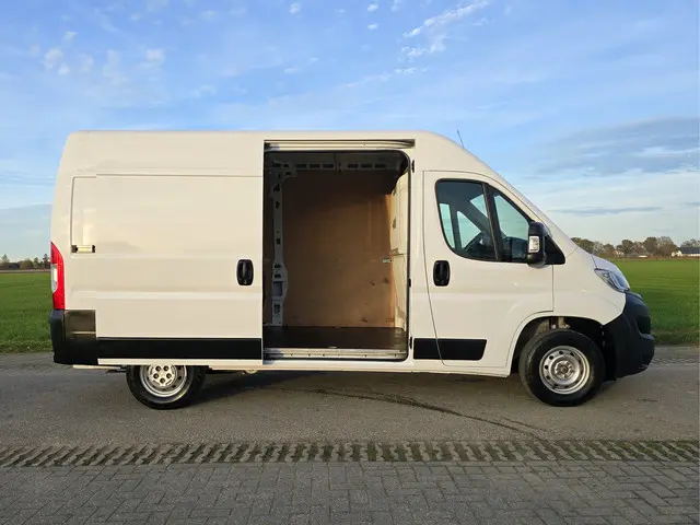 Opel Movano 2.2D 140 L2H2 Edition 2023 Diesel 16