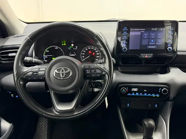 Toyota Yaris 1.5 Hybrid Dynamic 2021 Hybride Benzine 8