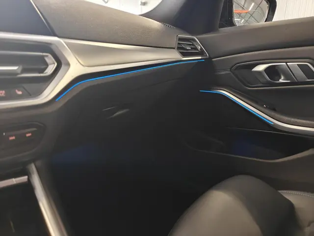 BMW 3 Serie 330e High Executive 2020 Hybride Benzine 12