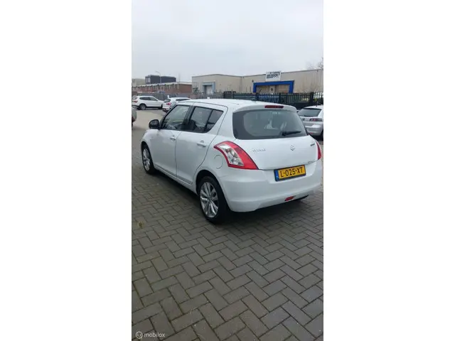 Suzuki Swift 1.2 Style EASSS 2016 Benzine 14