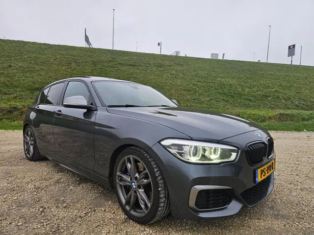BMW 1 Serie M140i xDrive High Executive 2017 Benzine 4