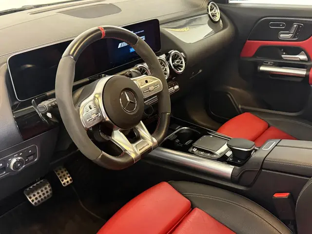 Mercedes-Benz GLA AMG 45 4MATIC+ 2021 Benzine 24