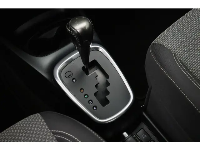 Toyota Yaris 1.5 Hybrid Aspiration 2015 Hybride Benzine 8