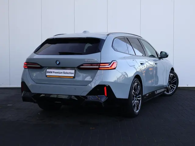 BMW 5 Serie Touring 530e 2024 Hybride Benzine 12