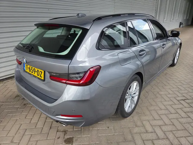 BMW 3 Serie Touring 318i 2023 Benzine 7